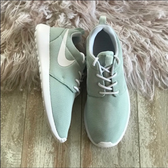 NWT Nike Roshe One Mint Rare - Picture 5 of 8